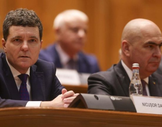 Politico Presedintele Romniei Nicusor Dan se confrunta cu cel mai mare examen al sau in timp ce