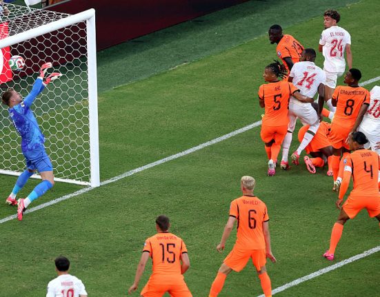 Van der Vaart l a criticat aspru pe un titular al Olandei Verdict sever dupa eliminarea de la Mondial