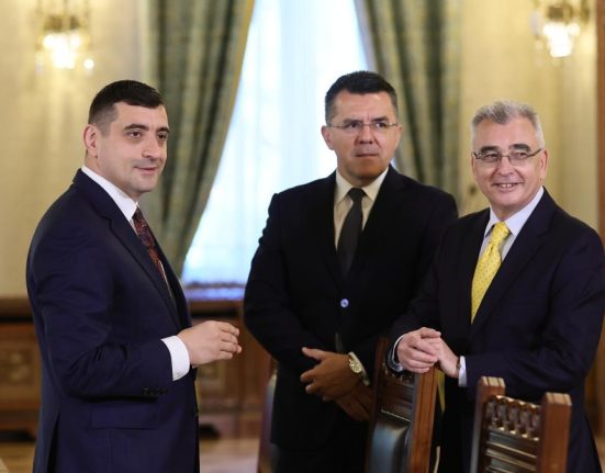 AUR il avertizeaza pe Grindeanu ca il va demitede la conducerea Camerei Deputatilor daca mai vorbeste