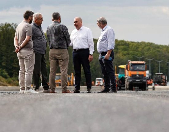 Bolojan a facut o vizita pe santierul Autostrazii Transilvania De la 1 decembrie ar trebuie sa se poata circula