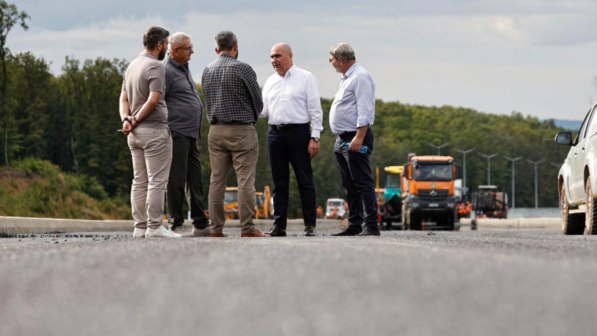 Bolojan a facut o vizita pe santierul Autostrazii Transilvania De la 1 decembrie ar trebuie sa se poata circula