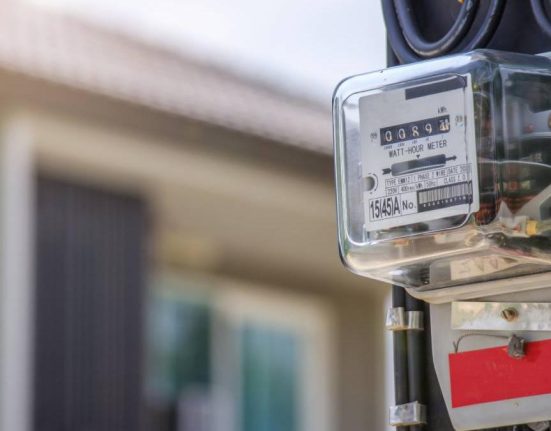 Bolojan anunta ca a semnat doua ordine pentru reducerea facturilor la energie Investitiile se