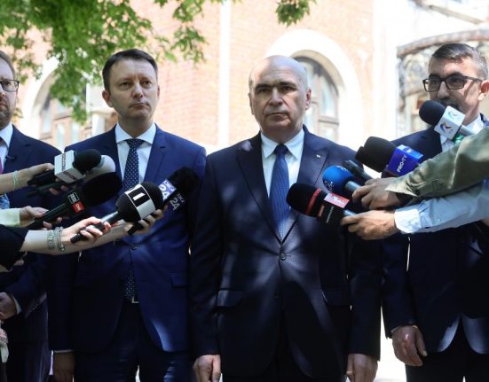 Bolojan anunta ca la alegerile viitoare PNL si USR vor colabora si vor candida in cadrul Polului de