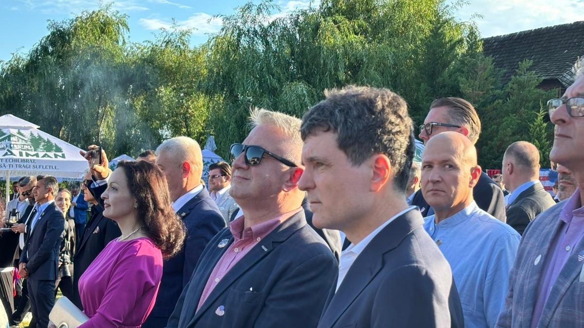 Fotografii cu presedintele Nicusor Dan la un eveniment organizat cu ocazia Zilei Independentei Statelor Unite la