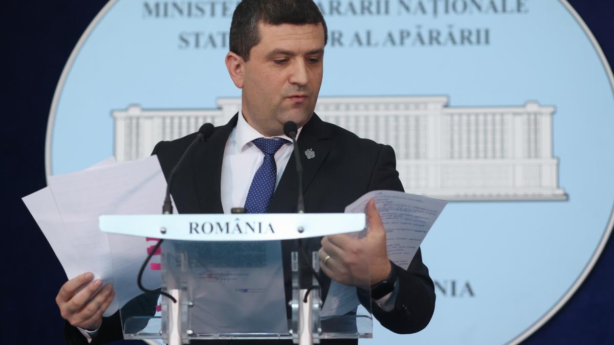 Miruta Comandantul de la Murfatlar isi deconta incaltamintea si imbracamintea prin contabilitatea unitatii