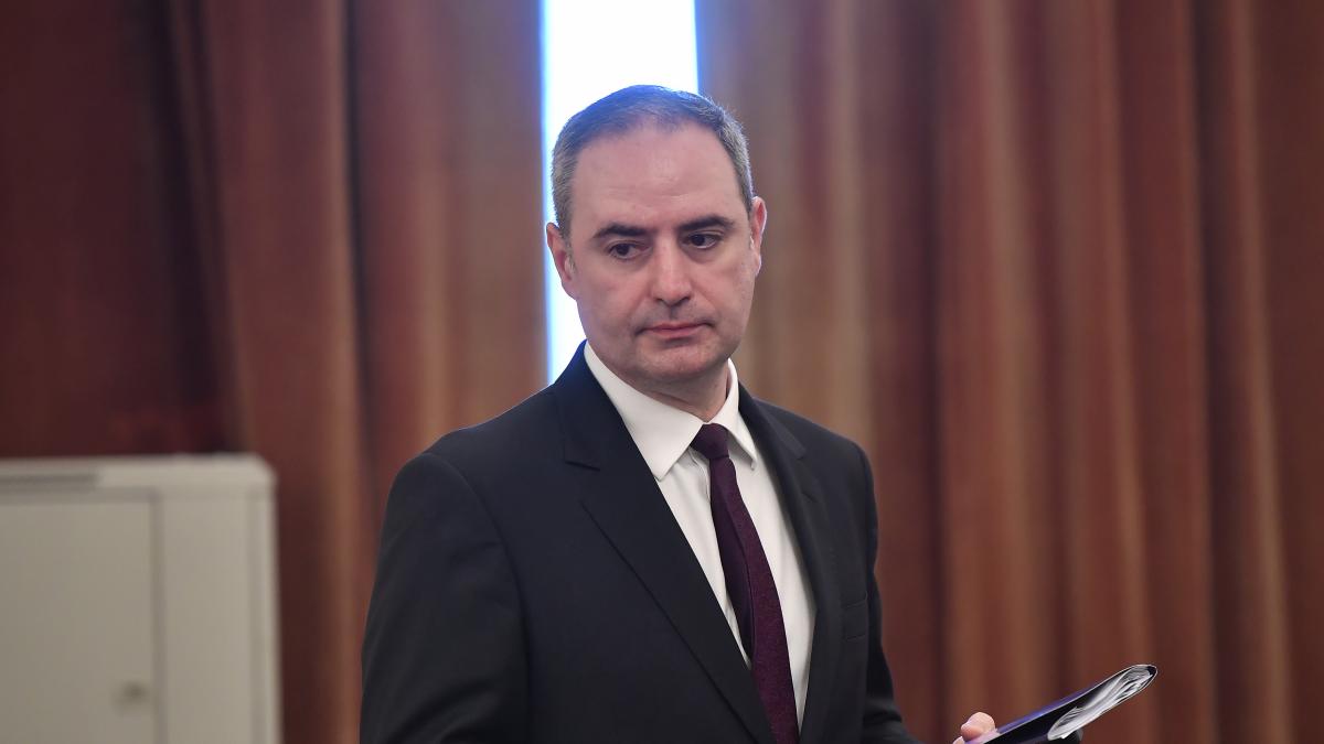 Nazare anunta ca va aproba pe loc documentul care deblocheaza angajarile la Spitalul Marie