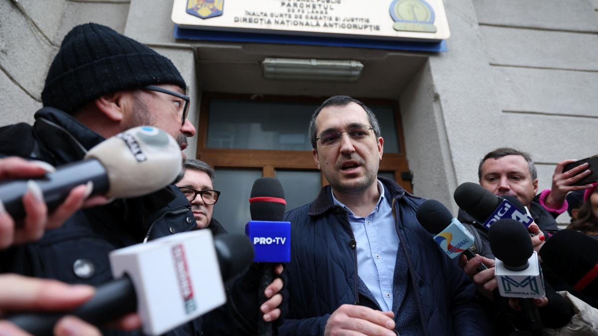Niciun vaccin nu a fost comandat de mine Cum incearca Vlad Voiculescu sa se apere de acuzatiile din