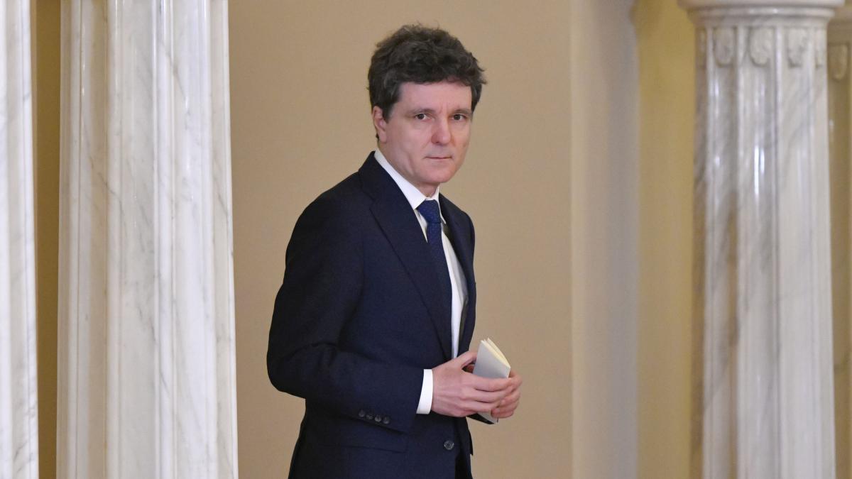 Nicusor Dan a publicat declaratia sa de avere Donatiile din campanie ocupa zeci de pagini Cat a