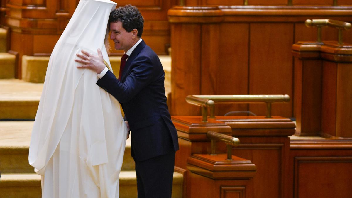 Nicusor Dan mesaj cu ocazia zilei Patriarhului Daniel Biserica Ortodoxa Romana ramane una dintre institutiile eseniale