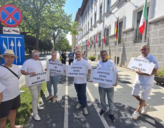 PUSL protesteaza la Primaria Timisoara si ii solicita lui Dominic Fritz sa respecte legea