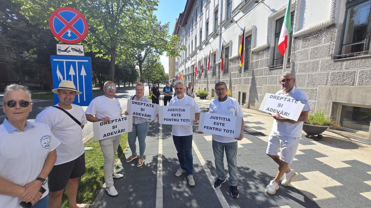 PUSL protesteaza la Primaria Timisoara si ii solicita lui Dominic Fritz sa respecte legea