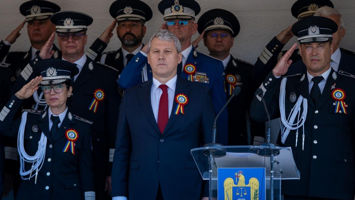 Predoiu mesaj pentru absolventii promotiei Constantin Brancusi de la Academia de Politie Sa