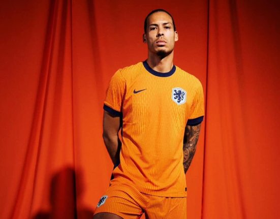Schimb de replici directe Van der Vaart ii raspunde lui Klopp si isi sustine criticile
