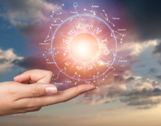 patru zodii afectate de ghinion in august 2026 se preconizeaza o luna plina de obstacole si decizii dificile pentru acestea