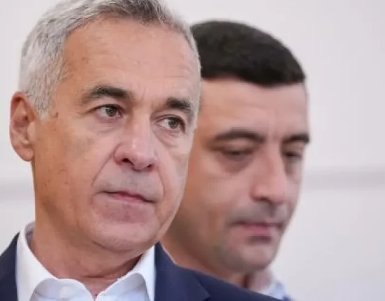 AUR acuză PSD de copierea proiectului uniformelor școlare obligatorii