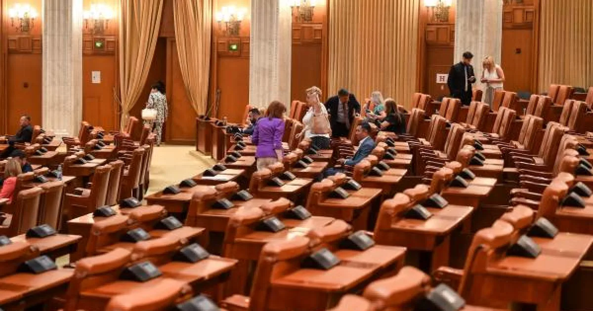 CCR dezbate sesizarea lui Grindeanu pe conflictul Guvern-Parlament la SAFE