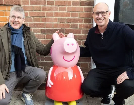 Creatorul „Peppa Pig”, jefuit de doi români. Au furat bijuterii, un Rolex și genți Chanel
