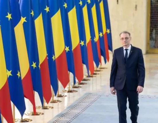 Ce spune Luca Niculescu despre acuzațiile că ar fi un premier „de paravan” pentru PSD