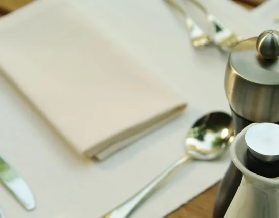 Cel mai murdar obiect de pe mesele din restaurante: până la 185.000 de bacterii