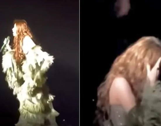 Clipe de panică la un concert: o celebră artistă a căzut de la doi metri înălțime