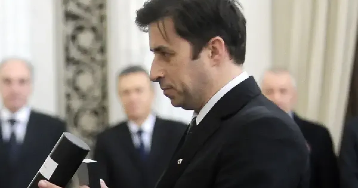Crin Antonescu critică PNL pentru poziția „echivocă și ridicolă” față de PSD