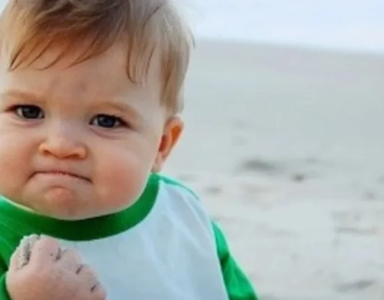 Cum arată astăzi „success kid”. Sammy Griner, copilul din celebra imagine, are 20 de ani