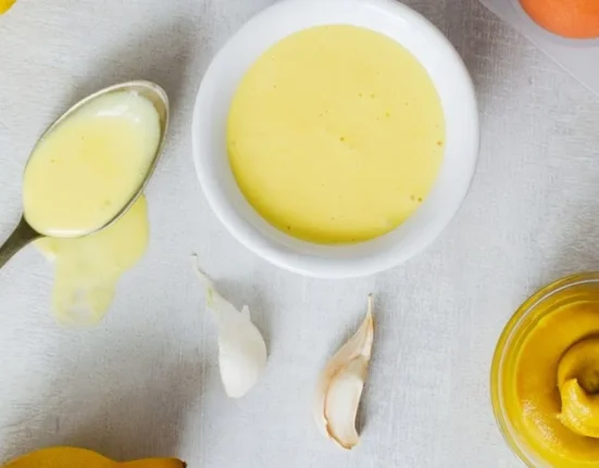 Cum să faci sosul aioli acasă. Secretul pentru o textură cremoasă