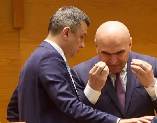 Guvernul cheamă sindicatele la negocieri, în timp ce strâng semnături pentru grevă