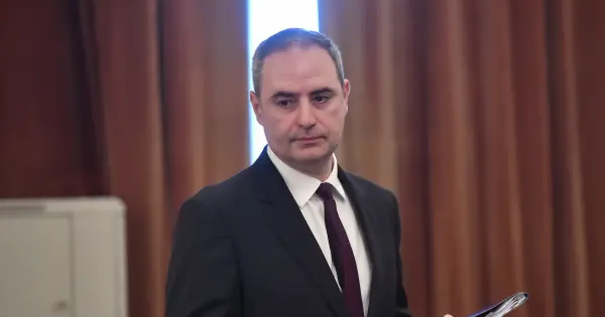 Niculescu discută cu Isărescu și șefii companiilor despre euro și Dacia 1 Niculescu discută cu Isărescu și șefii companiilor despre euro și Dacia