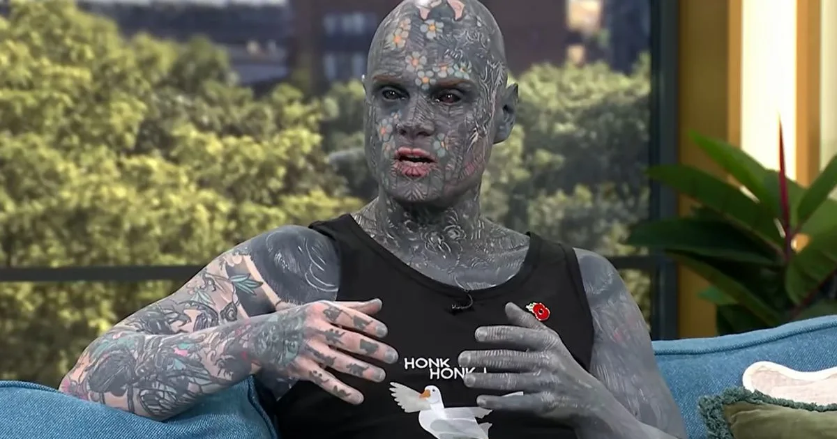 Profesorul cu ochii și limba tatuate. Cum reacționează părinții 1 Profesorul cu ochii și limba tatuate. Cum reacționează părinții