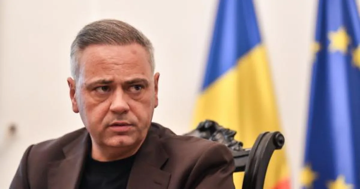 Radu Oprea arată poze din armată după scandalul din Parlament: „Nouă luni, la parașutiști”