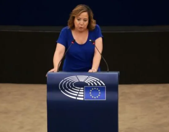 Tot mai puțini europeni fac credite pentru locuințe, speriați de dobânzile mari